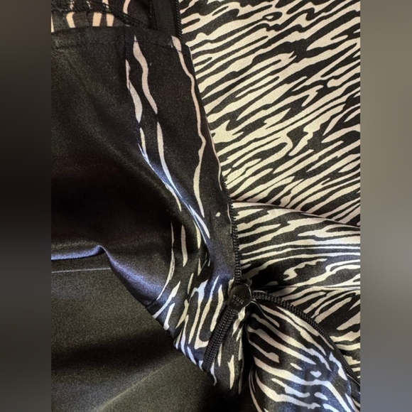 Danier EUC Vintage Dress Animal print Black/White Size 4 - Picture 8 of 11